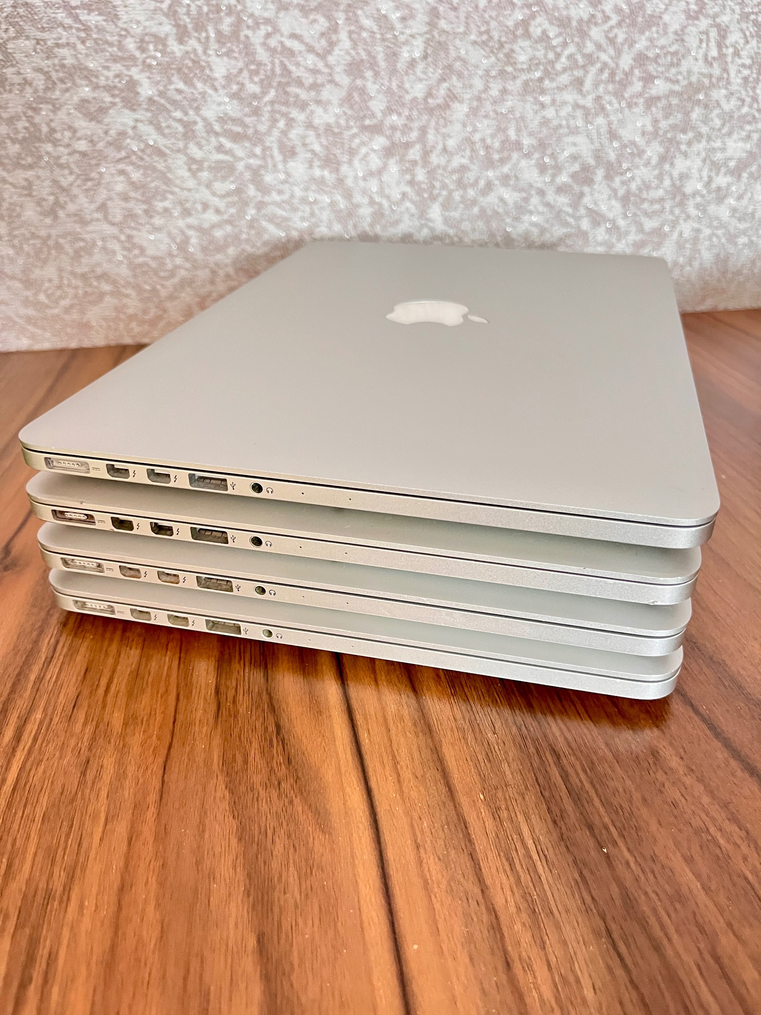 Лот 9 MacBook — від 11” Air до 13” Pro