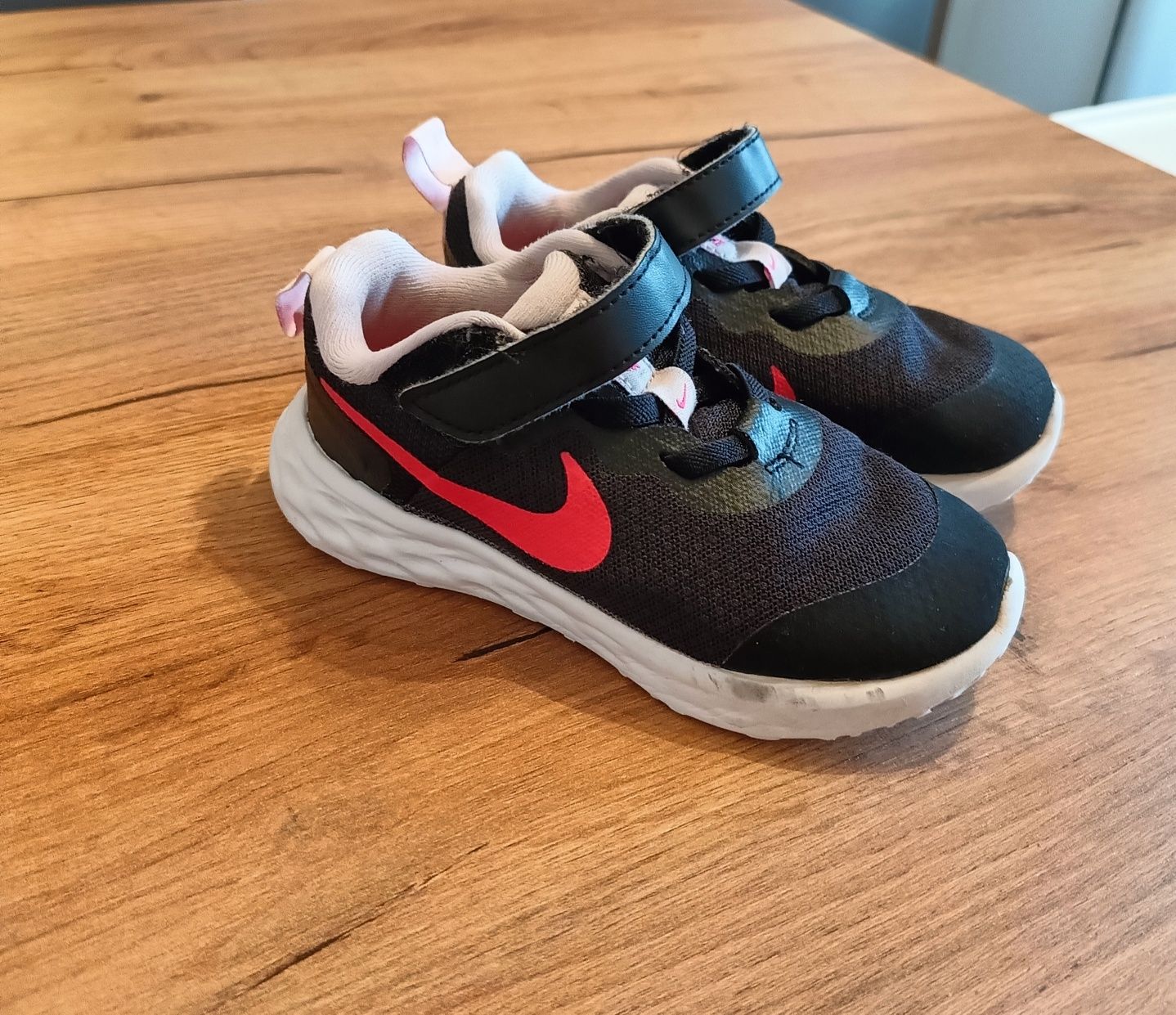Buty Nike dla dziewczynki r. 26