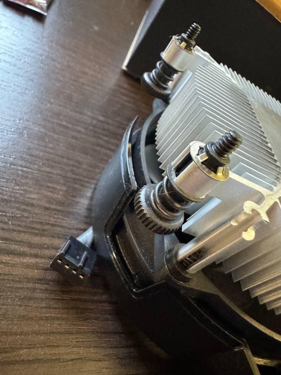 Кулер процесора AMD Wraith Stealth Ryzen Socket AM4 /AM5 65W712-000046