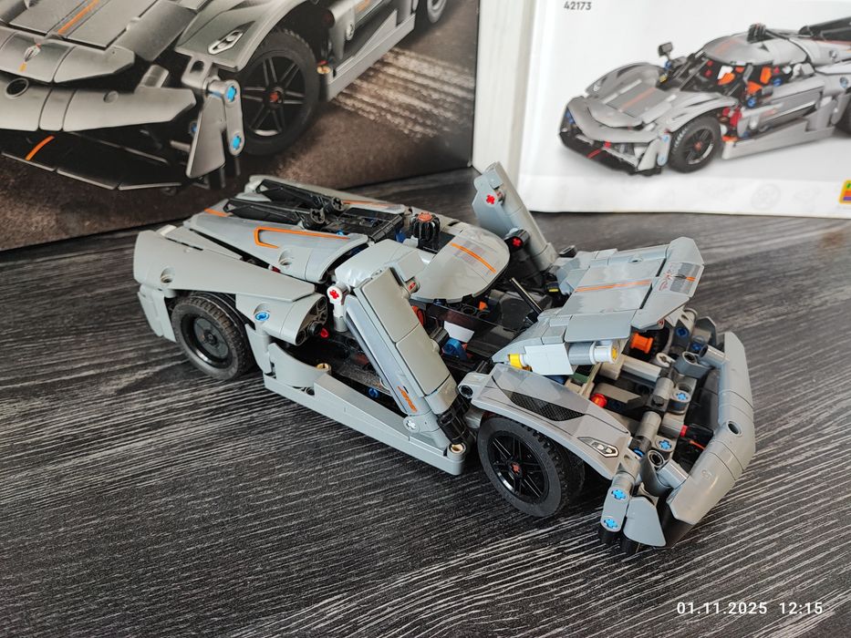 LEGO Technic Koenigsegg Jesko Absolut — сірий гіперкар (42173)