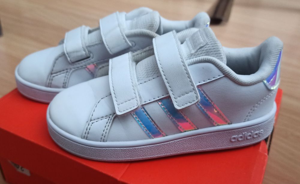 Adidas 26 dla dziewczynki