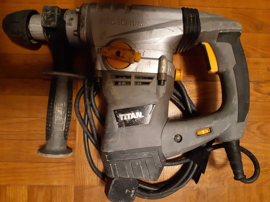 Ударная дрель TITAN в отличном состояние.