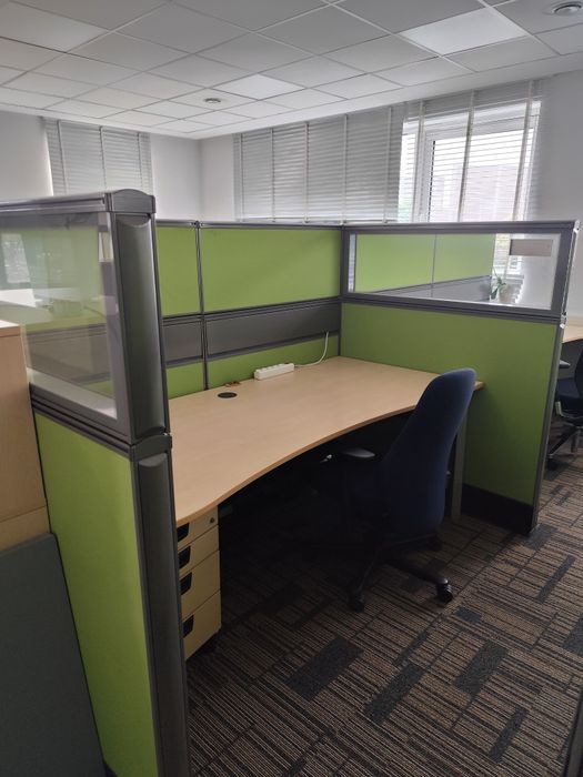 Biurko Kinnarps 200 cm – ergonomiczne, wysokiej jakości