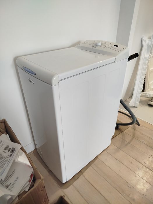 Вертикальна пральна машина Whirlpool