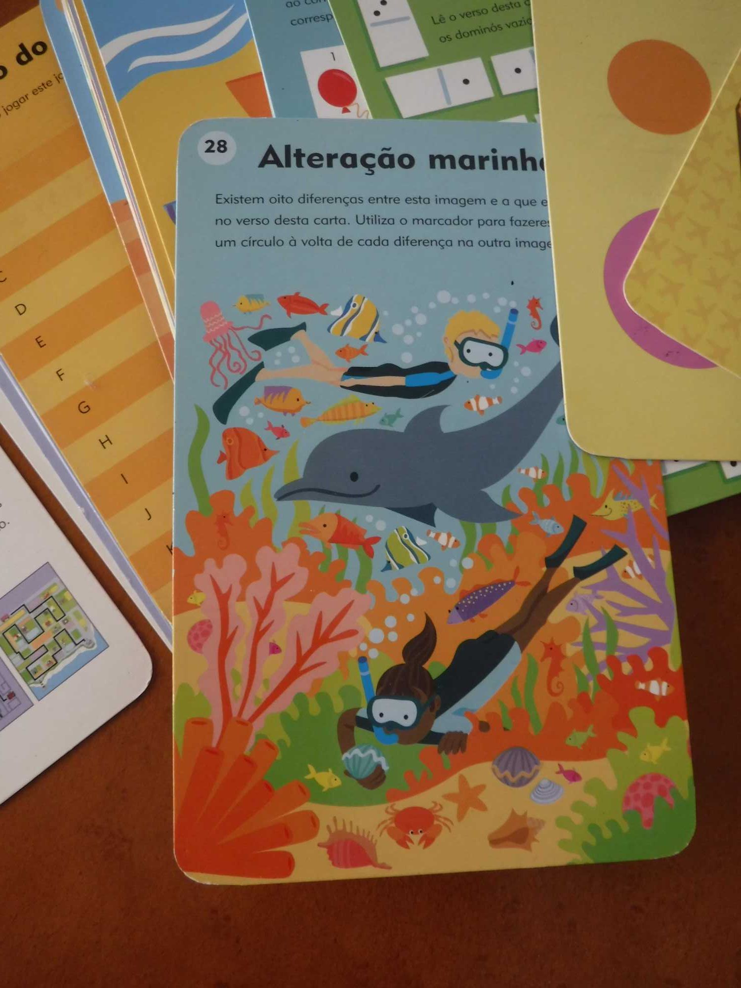 Cartas com jogos e puzzles variados