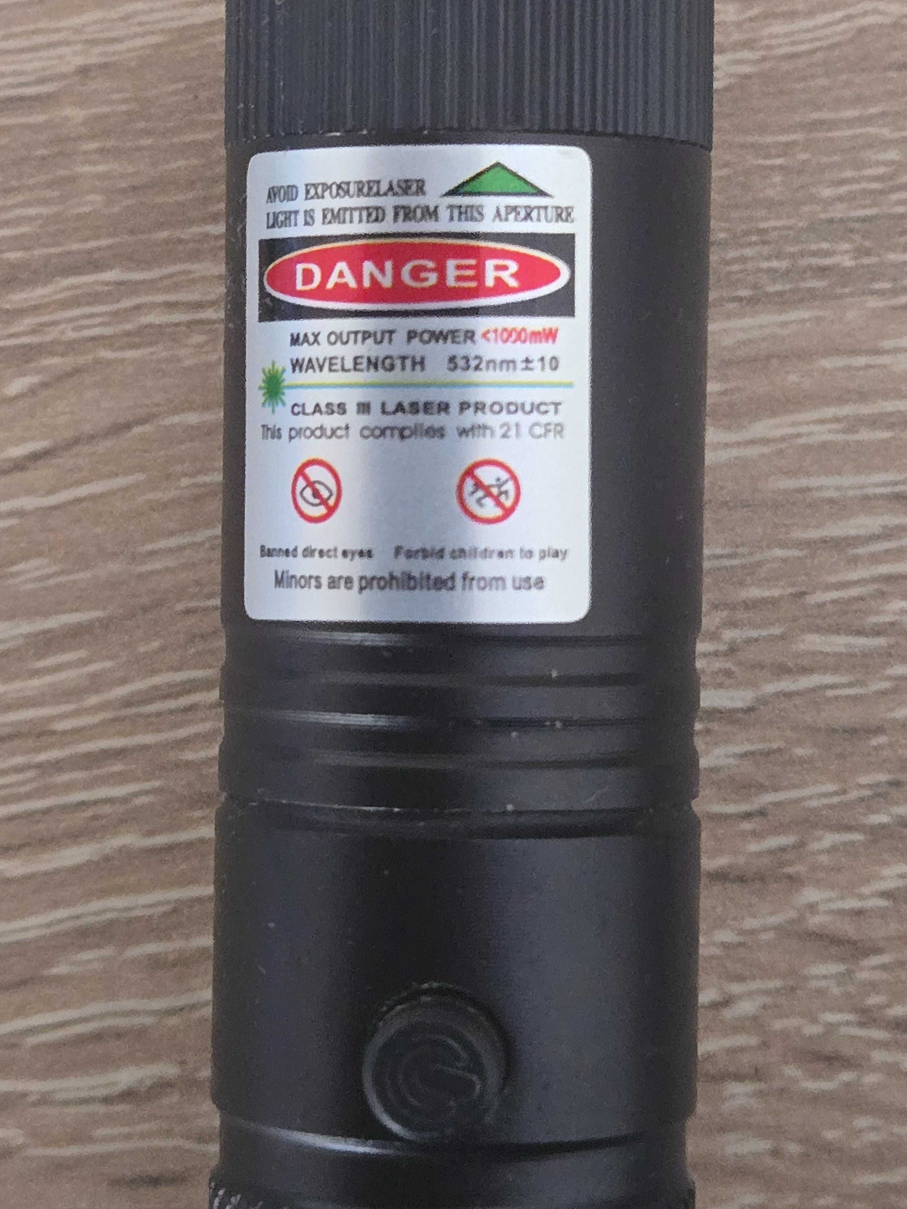 Laser/wskaźnik 303 Danger zielony w stanie jak nowy