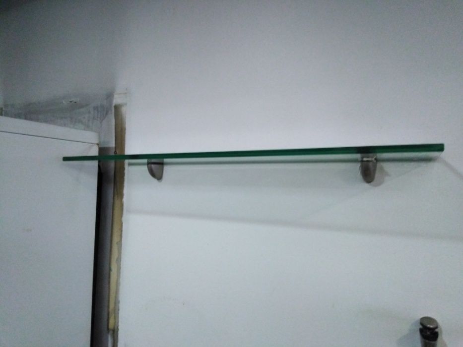 Prateleiras em Vidro com apliques de parede....várias