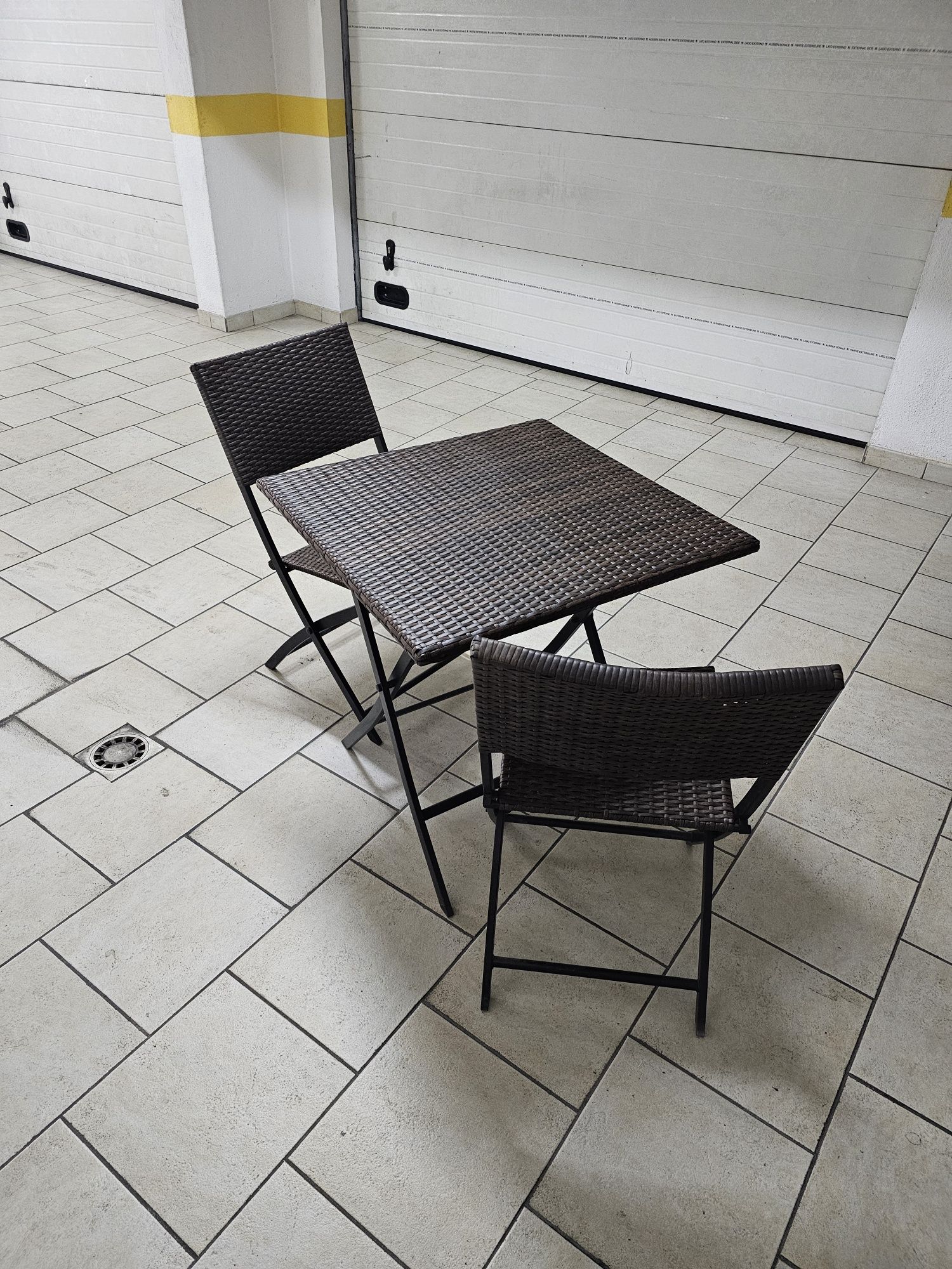 Mesa e cadeiras de jardim/exterior