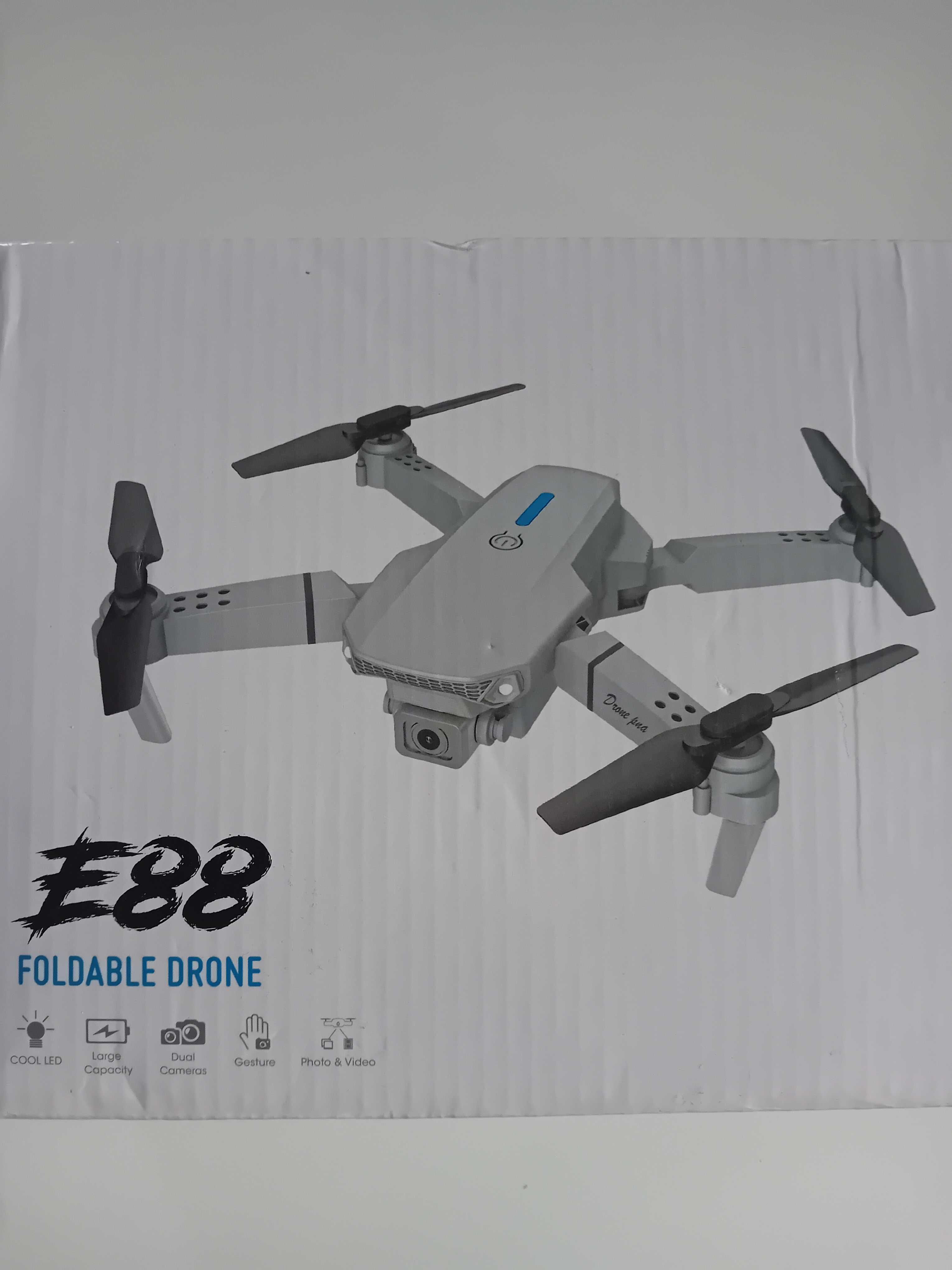 Dron E 88 Pro , kamera 4K  , żyroskop,  Nowy