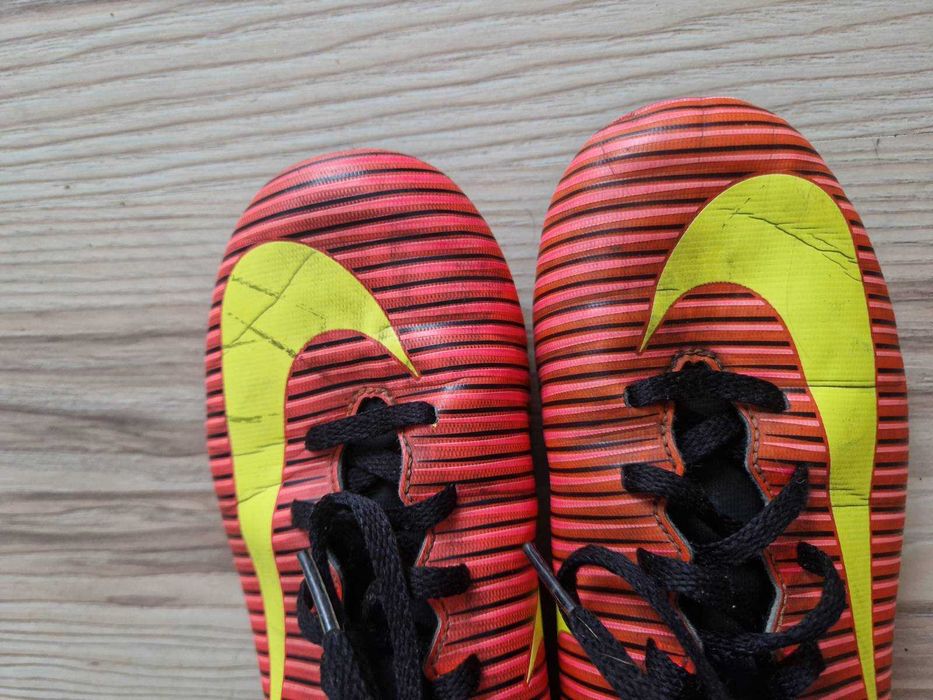 Buty piłkarskie korki Nike rozm. 38.5
