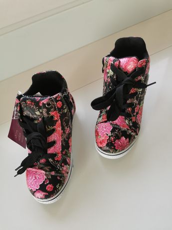 Nowe buty w kwiatki 29