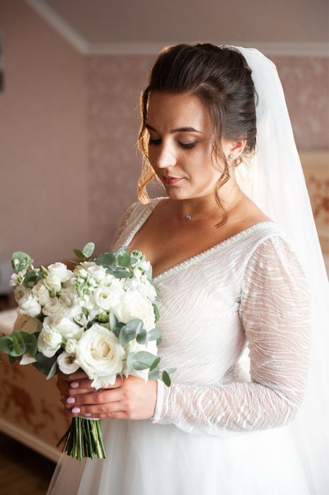 Продам красиву весільну сукню