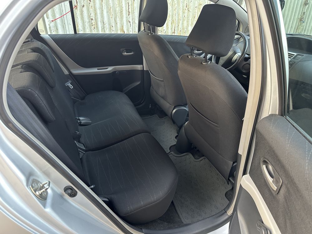 Продам свой автомобиль Toyota Yaris 2006. Безключевой, на кнопке.