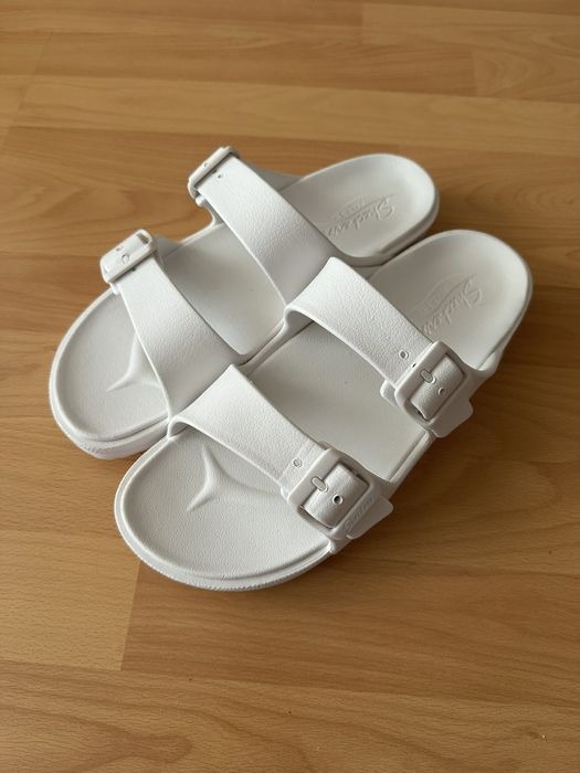 Нові шльопки  Skechers ArchFit