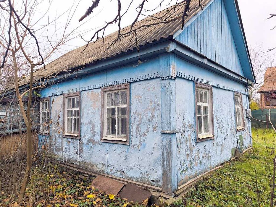 Продам будиночок неподалік є озера та ліс.Від Києва 25км.