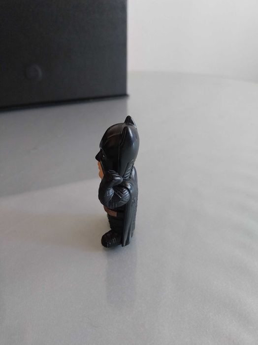Figura de ação do personagem Batman, em muito bom estado