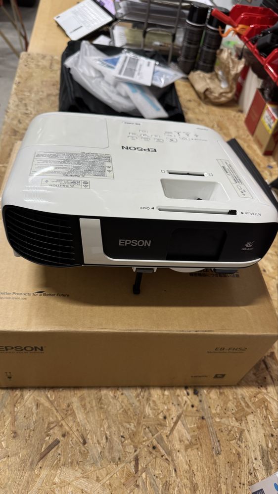 Projektor EPSON EB-FH52