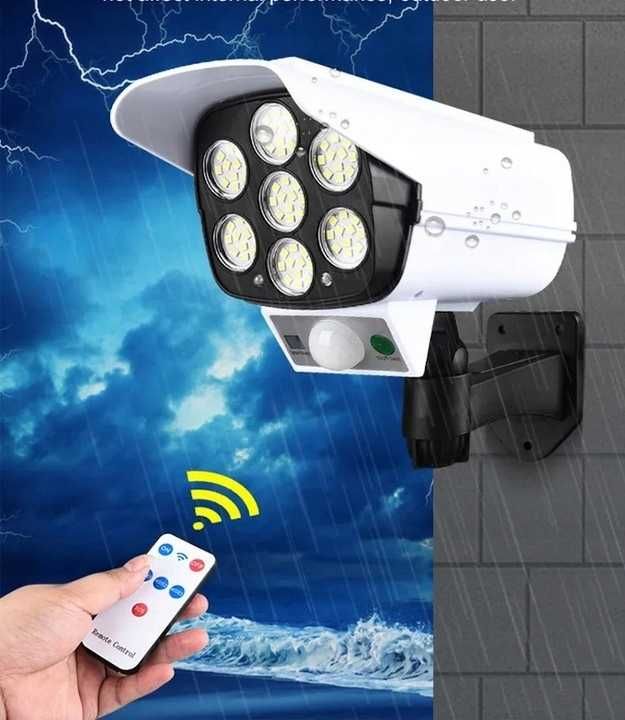 Atrapa kamery z lampą solarną LED, czujnikiem ruchu i pilotem