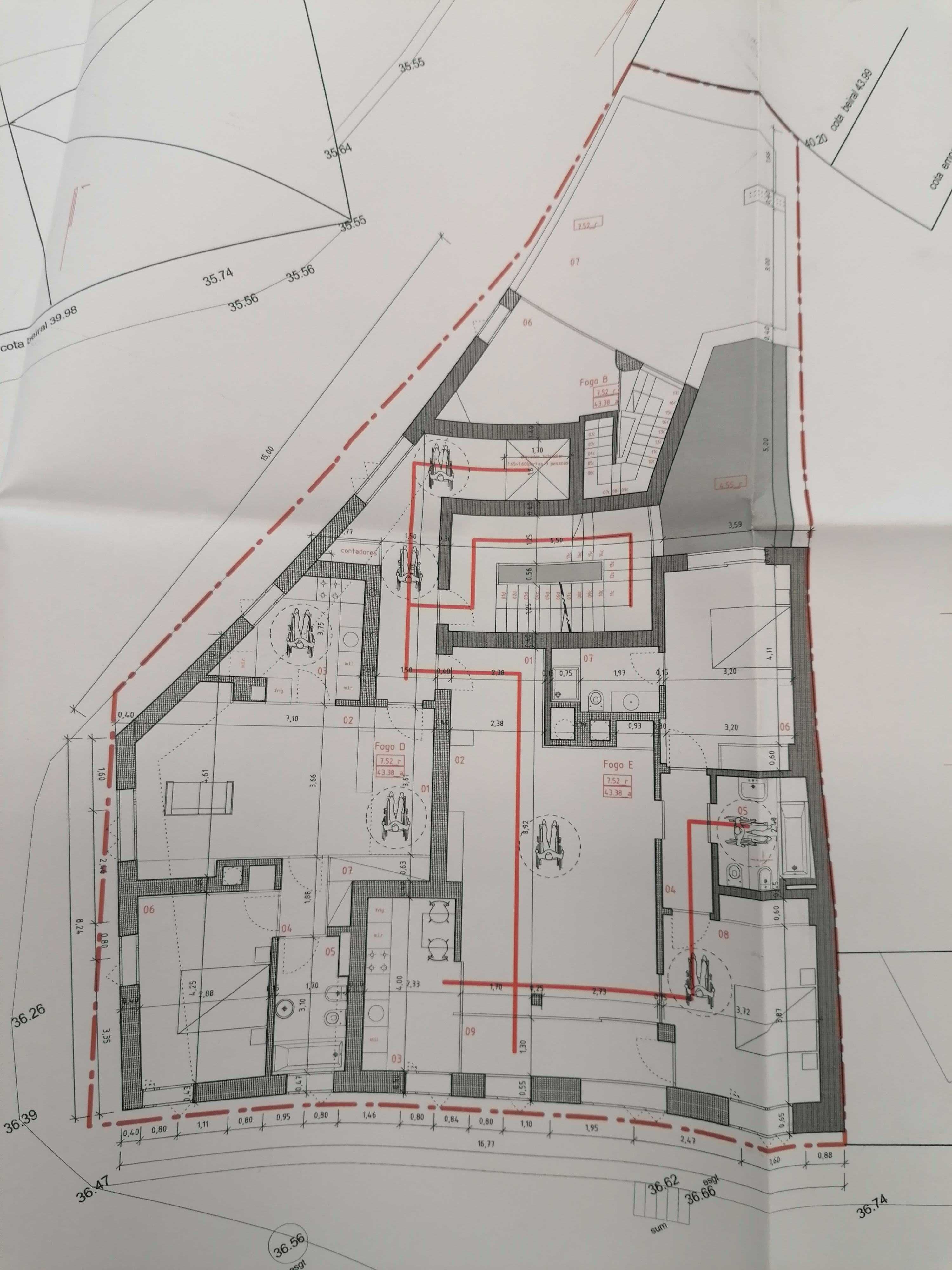 Moradia Isolada + 2 areas comerciais e jardim