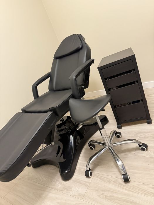 Fotel kosmetyczny hydrauliczny z siodełkiem i komodą