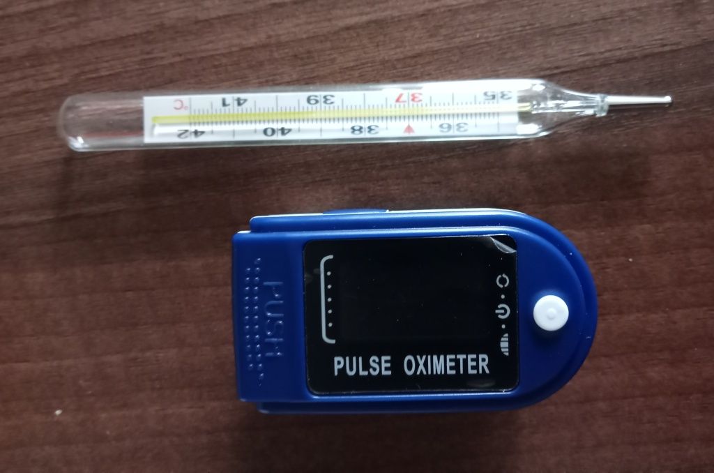 Zestaw pulsometr plus termometr szklany medyczny.