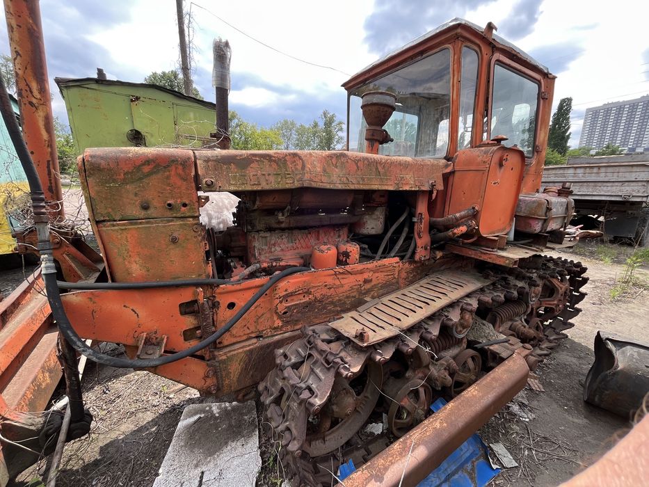 ДТ 75 гусеничний трактор