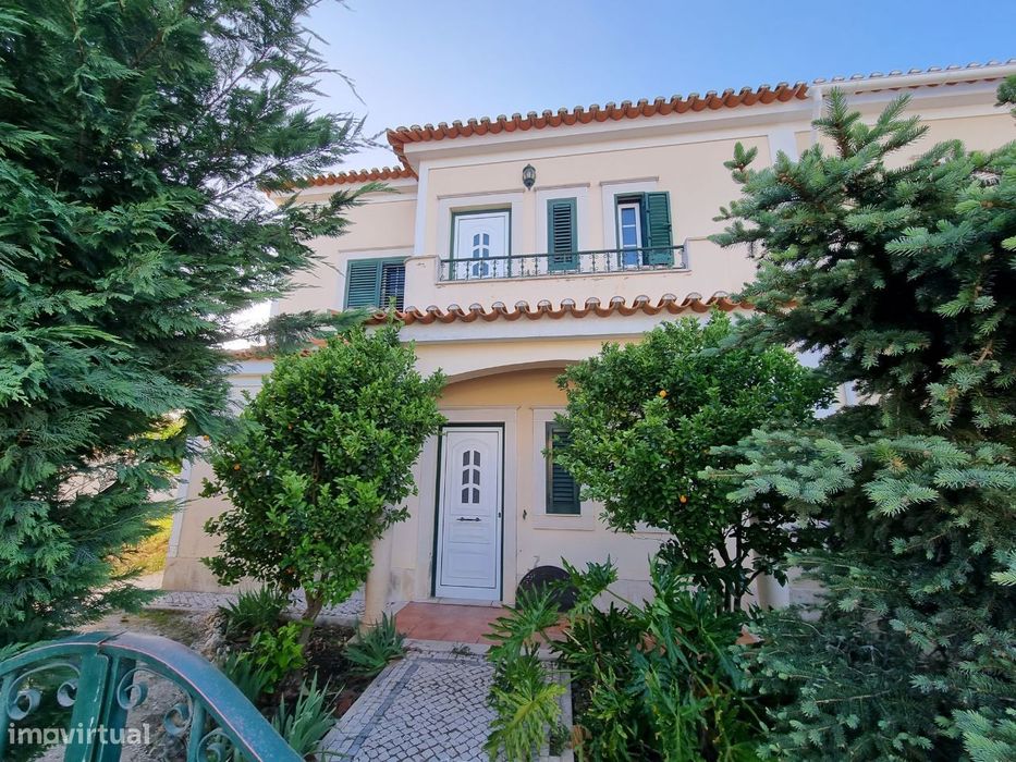 Moradia T4 Duplex Almeirim