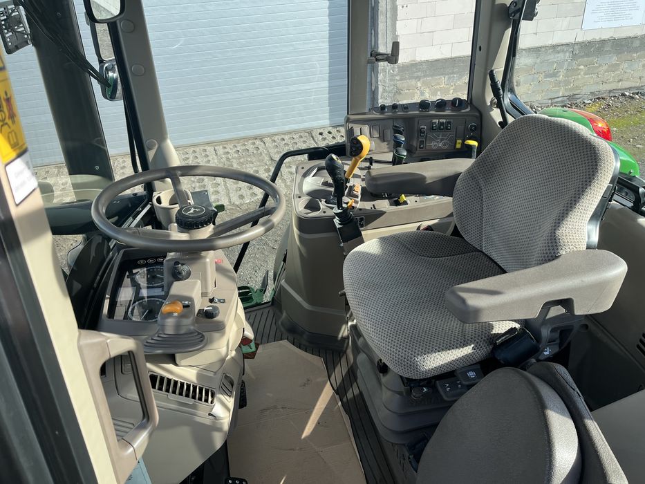 John Deere 6145m z ładowaczem czołowym John Deere 643R