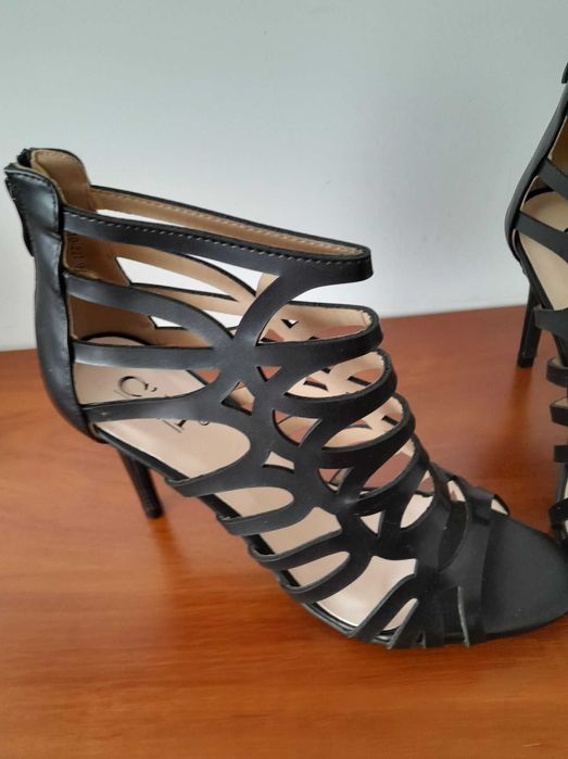 szpilki  paseczki  rozmiar  40