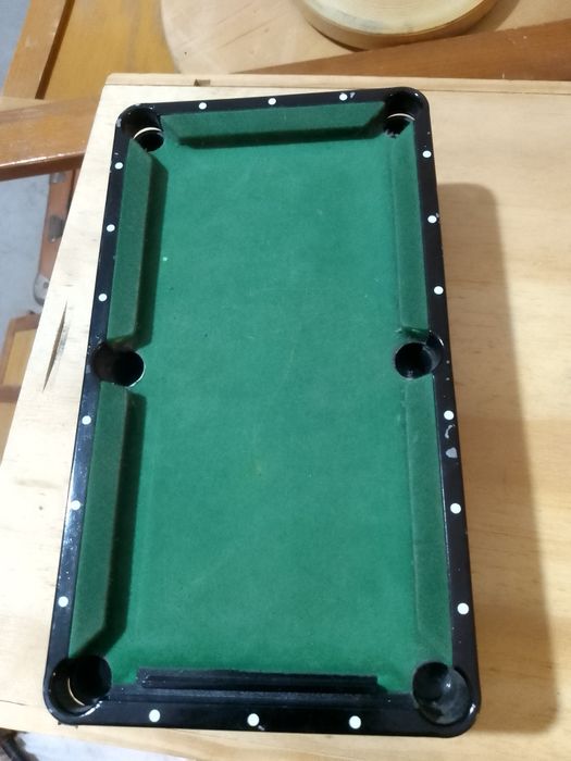 Mesa de pool, sem bolas.