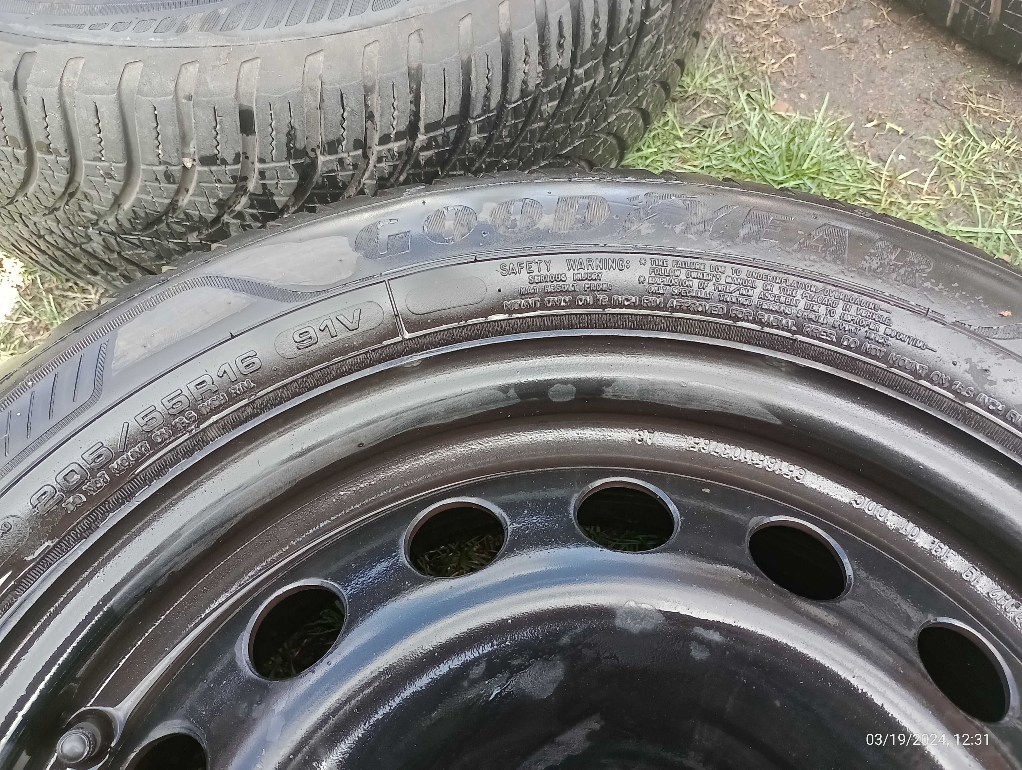 Opony Goodyear Vector 4Seasons Gen-3 205/55 R16 91V na felgach stal.