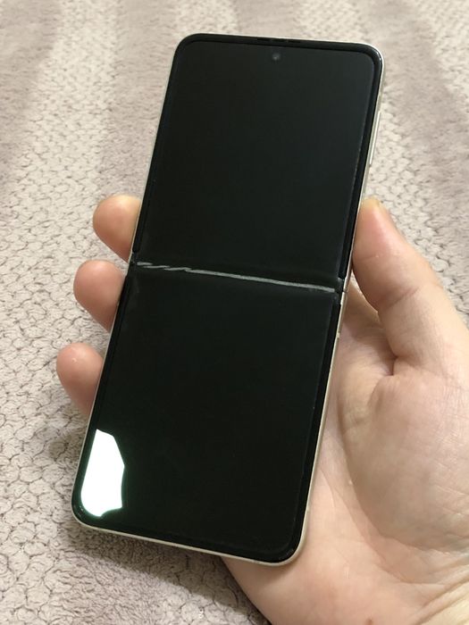 Телефон Samsung Galaxy Z Flip 3 5g