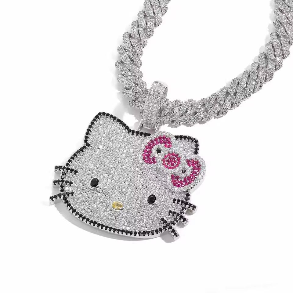 Cyrkonowy naszyjnik wisiorek Hello Kitty z kryształami moissanitu
