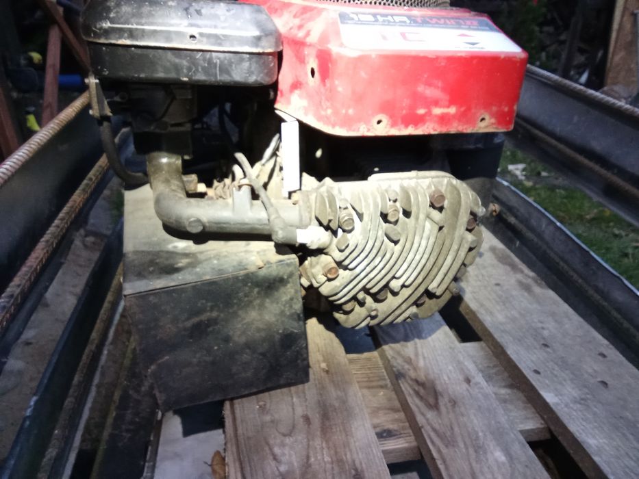 Silnik Briggs boxer 18hp
