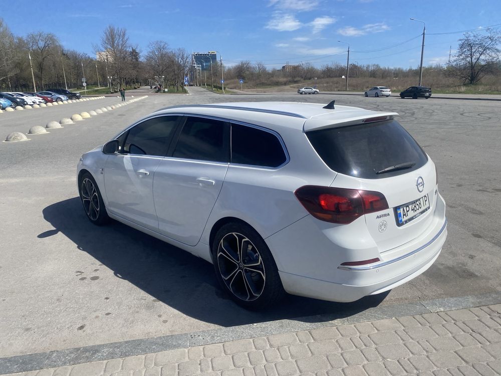 Opel Astra J Sports Tourer 2015