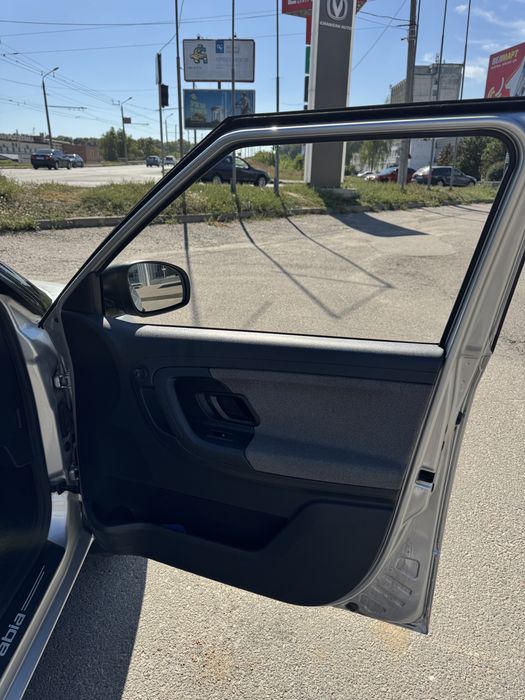 Авто skoda fabia 2011 1.2