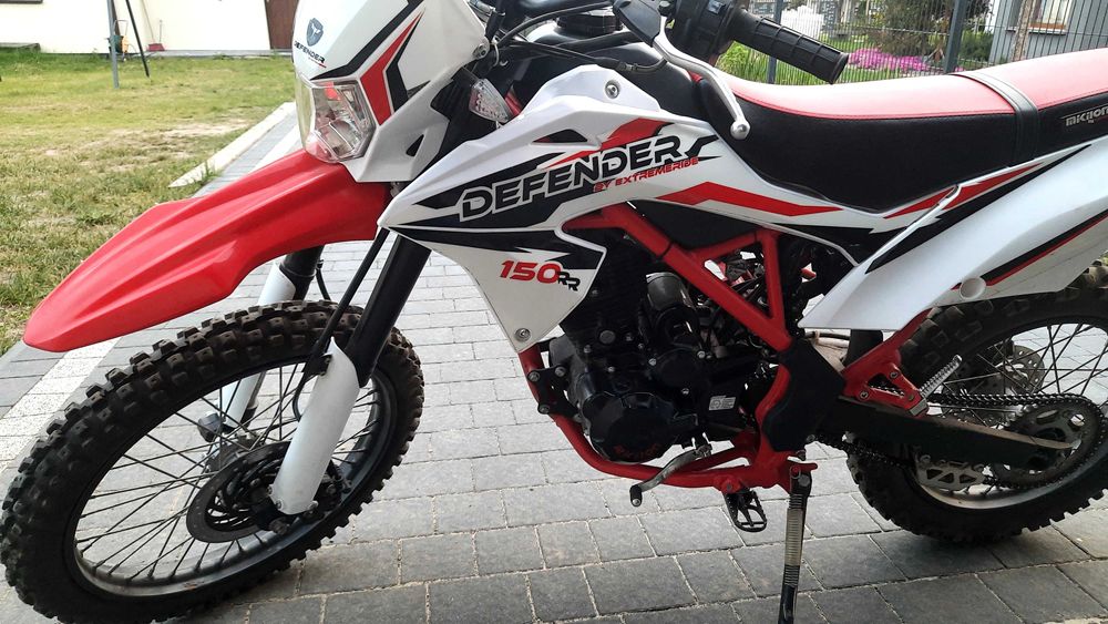Cross Defender 150cm³