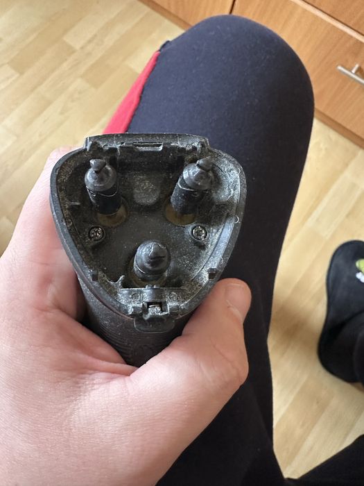 Продам бритви Philips на запчастини