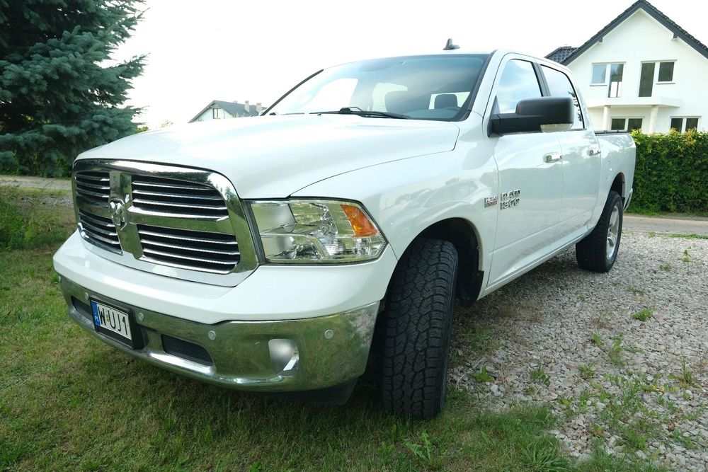 Dodge RAM DODGE RAM 1500 5.7 BIG HORN niski przebieg