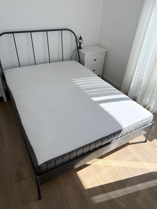 Cama casal IKEA + estrado + colchão