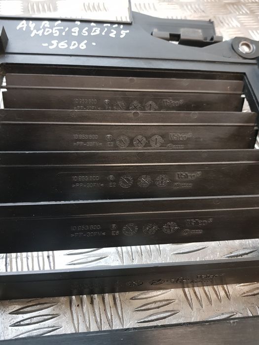 Wentylator Chłodnicy Żaluzja Moduł 8E0121205 Audi A4 B6 2.0Fsi