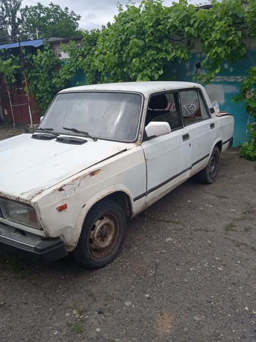 Продаю машину ваз 2105