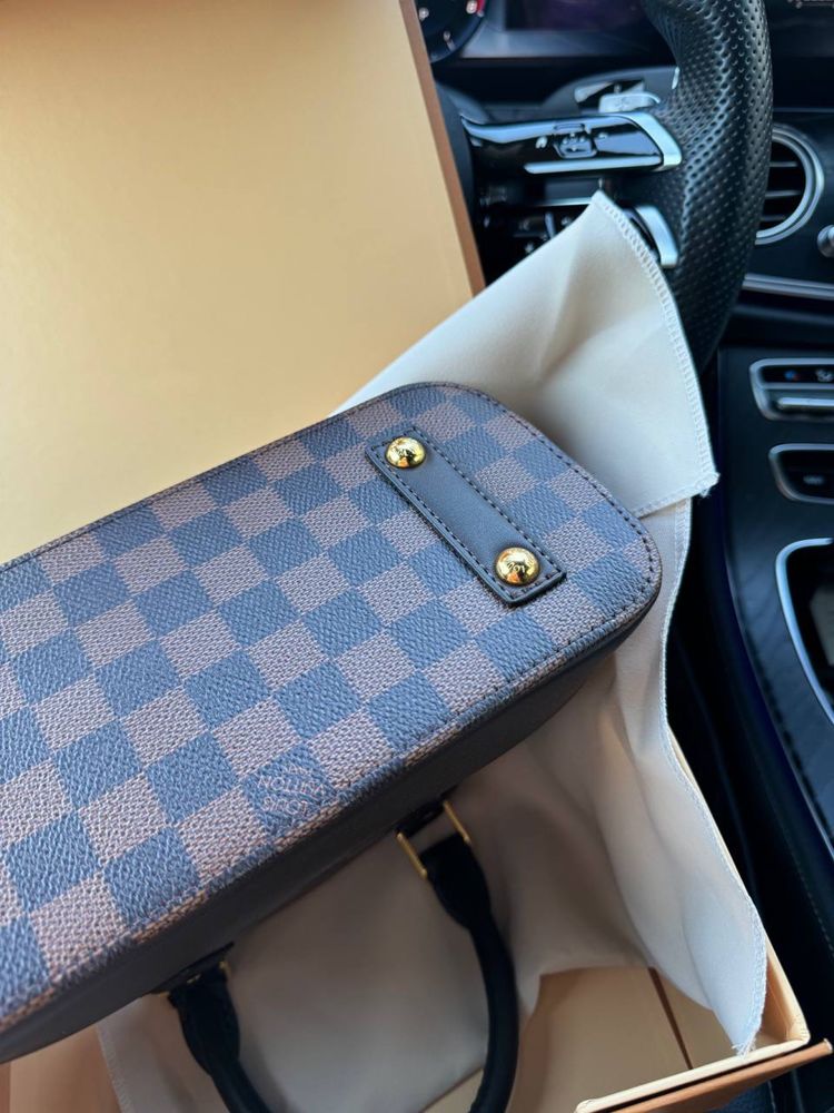 Сумочка Louis Vuitton Alma Premium