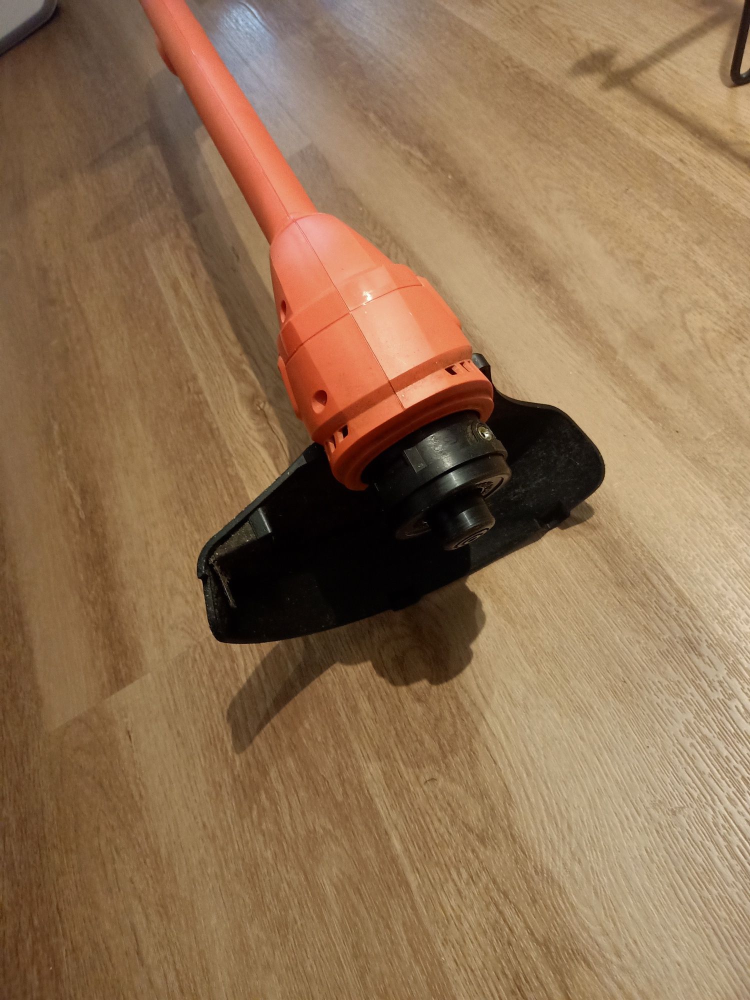 Aparador/roçadeira elétrico black decker gl360qs