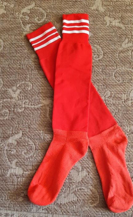 Getry piłkarskie czerwone