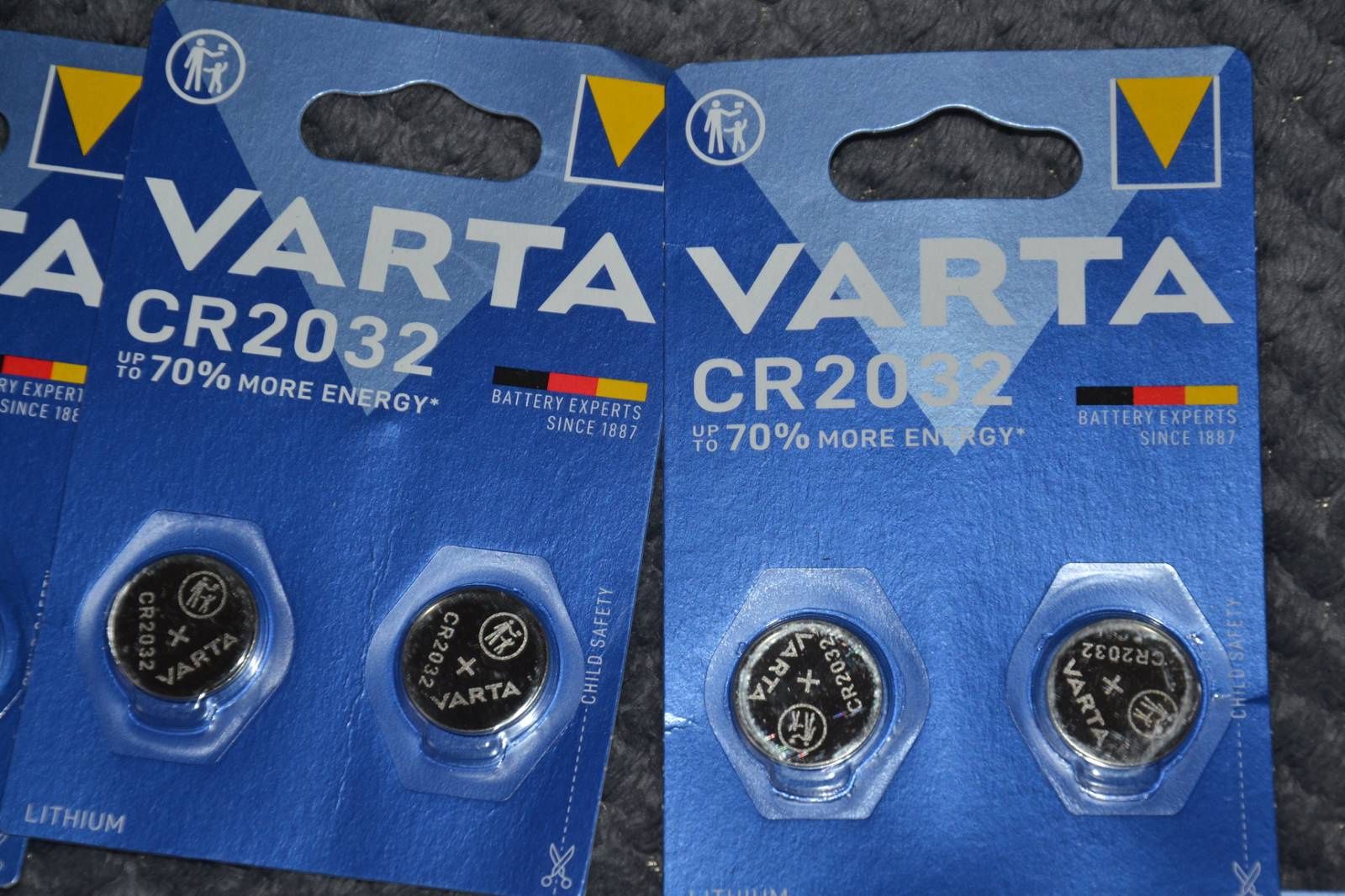 Батарейка типу таблетка плоская Varta CR 2032 оригінал из Германии