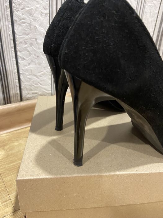 Продам чорні замшеві лодочки