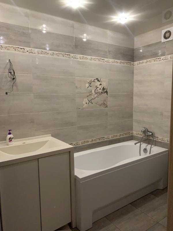 Продается  3 ком.кв. рядом с ТРК УКРАИНА 35 000$