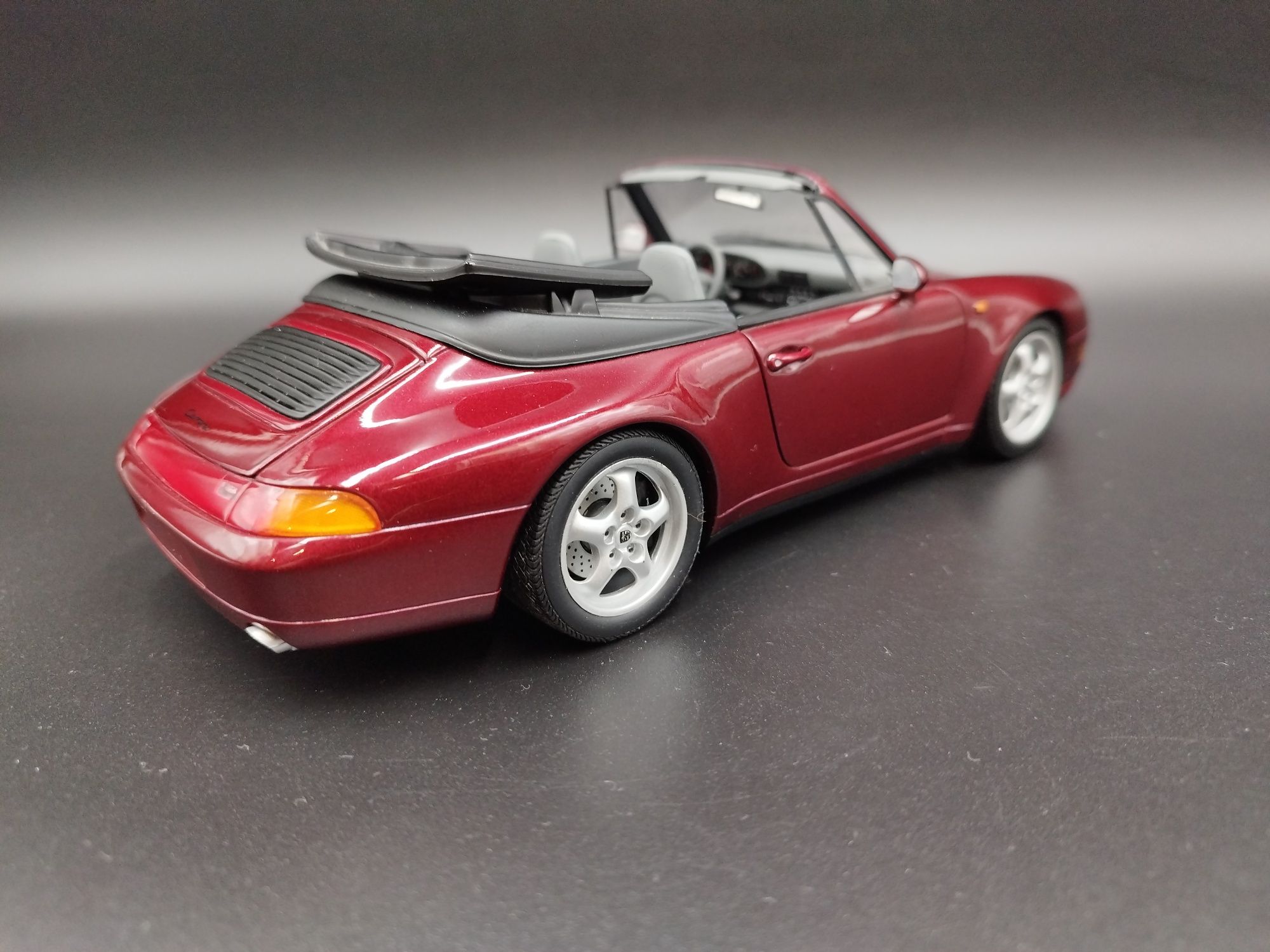 1:18 UT Models Porsche 911 (933) Carrera  model używany