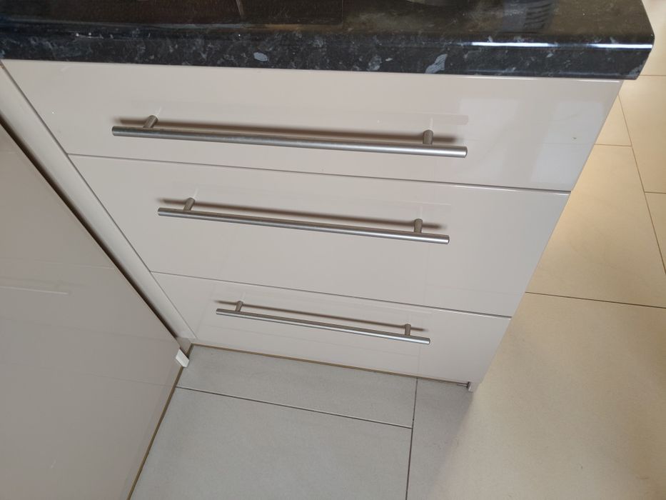 Kuchnia meble 220/ 230 cm + wyspa 75 cm , wys. 250 cm